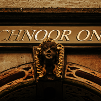 Der Eingang des Geschäfts "Schnoor One" im Bremer Schnoor Viertel. 
