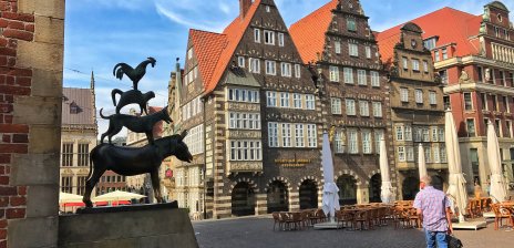 Die Bremer Stadtmusikanten neben dem Rathaus