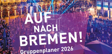 Illuminierter Marktplatz in der Nacht