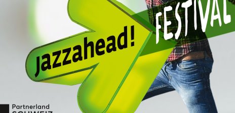 Logo der jazzahead! mit grünem Pfeil.
