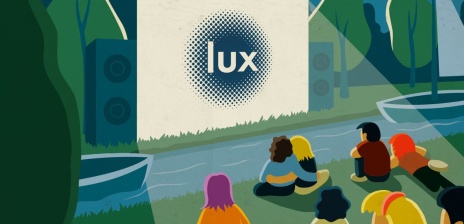 Cartoon Menschen die vor einer Leinwand welche am Fluss ist sitzen auf der LUX steht 