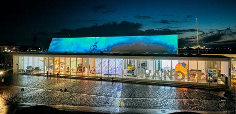 Museum bei Nacht