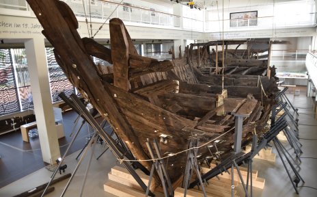 Hölzerne Überreste der Bremer Kogge, einem Bremer Handelsschiff aus dem Mittelalter.