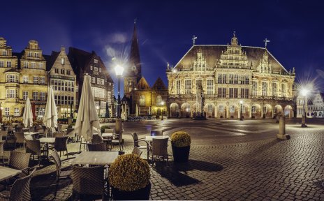 The marketplace by night. 