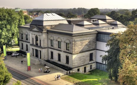 Blick von oben auf die Bremer Kunsthalle in den Wallanlagen