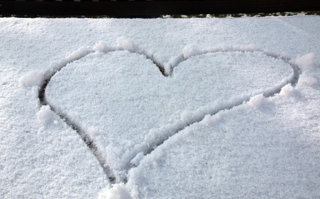 Herz im Schnee (Quelle: privat/KMU)