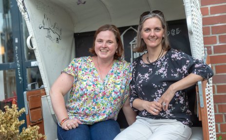 Sabine Fröhlich und Leslie Schoßmeier-Prigge aus dem Schotterweg-Team des Starthauses.