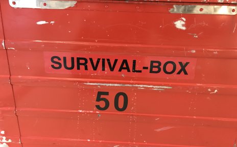 rote Survival-Box