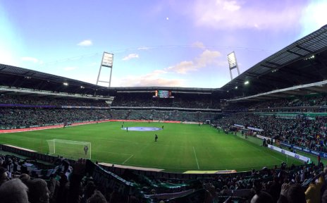 Panoramablick vom Zuschauerrang ins Weser Stadion