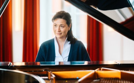 Rucsandra Popescu sitzt am Flügel