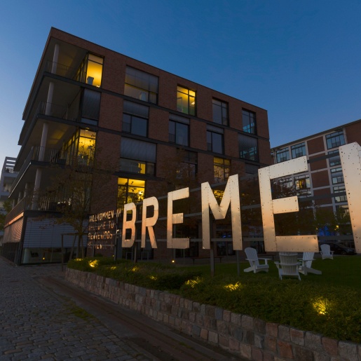 Große Buchstaben mit dem Schriftzug "Bremen" in der Bremer Überseestadt.
