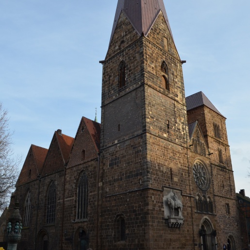 Die Unser Lieben Frauen Kirche in der Bremer Innenstadt von der Seite