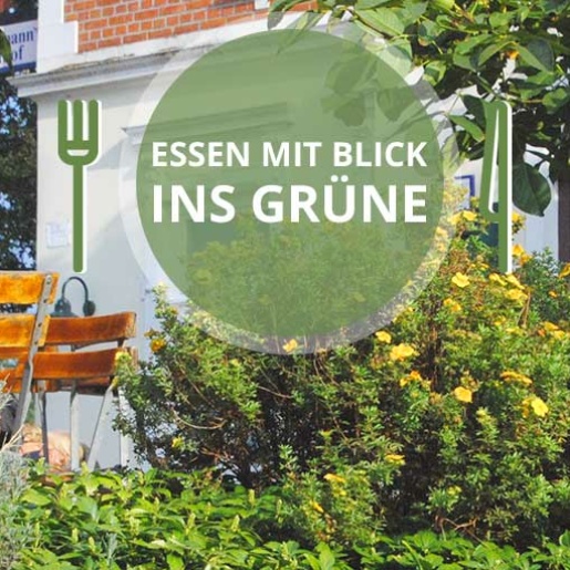Ein im grünen liegendes Gasthaus im Hintergrund, im Vordergrund die Aufschrift "Essen im Grünen".