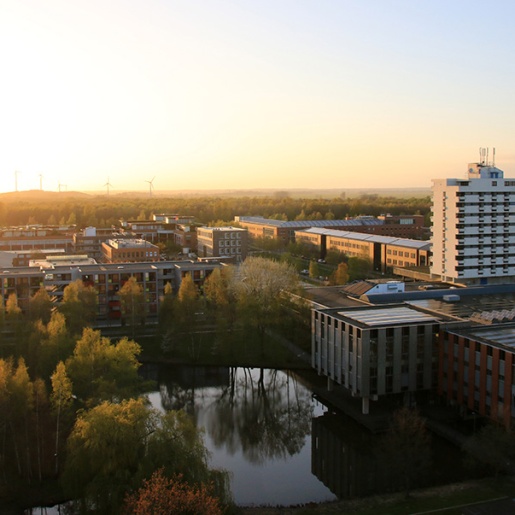 Blick vom Mehrzweckhochhaus der Uni Bremen bei Sonnenuntergang