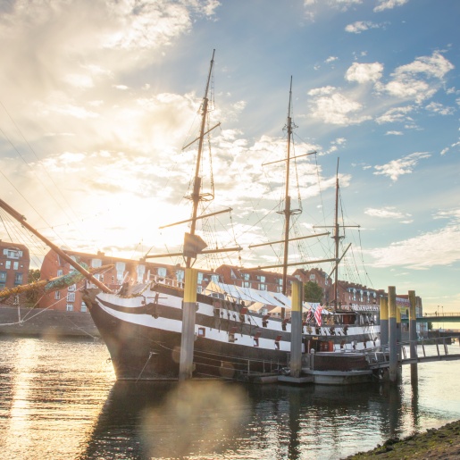 A ship is moored at the Schlachte and the sun is slowly setting.