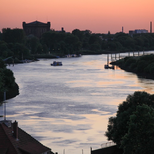 Ausblick auf die Weser in der Abenddämmerung