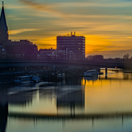Die Weser und die Bremer Schlachte in der Morgenröte; Quelle: Jens Hagens Fotografie