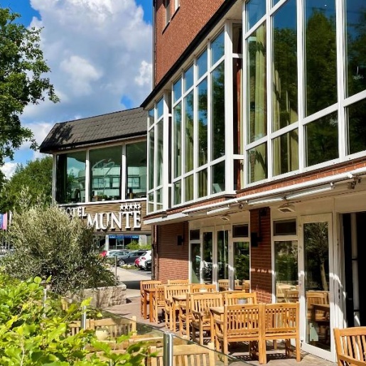 Die Sommerterrasse des Hotel Munte am Stadtwald