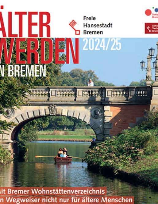 Titelbild der Broschüre "Älter werden in Bremen 2024/2025". Menschen sitzen in einem Ruderboot und fahren unter einer Brücke im Park hindurch.