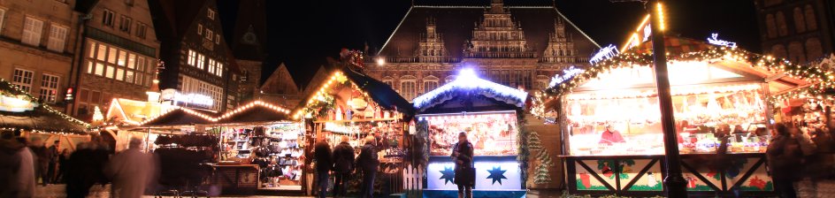 Blick auf den Weihnachtsmarkt am Marktplatz 