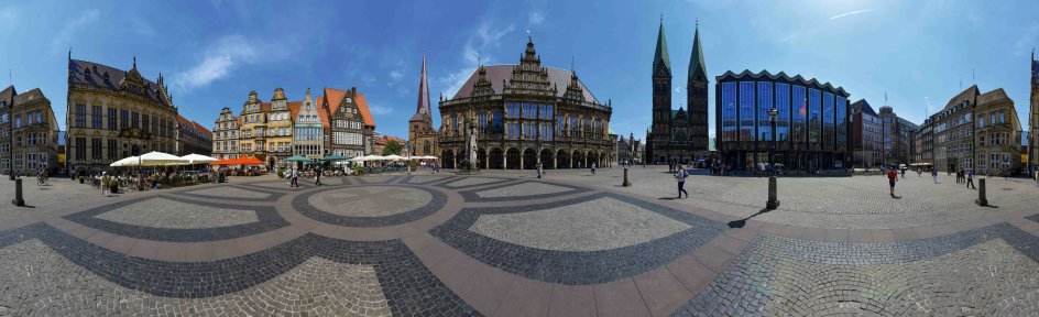 Markplatz-Panorama am Tag