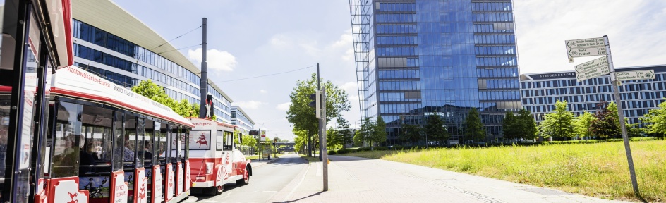 The Town Musicians Express is driving through the Überseestadt. 