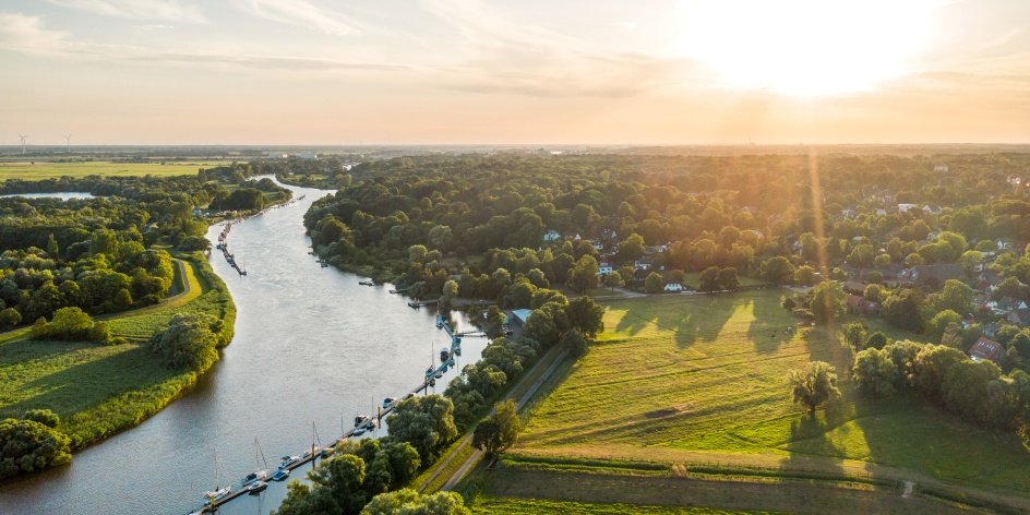 Blick auf die Lesum und Grünflächen von oben 