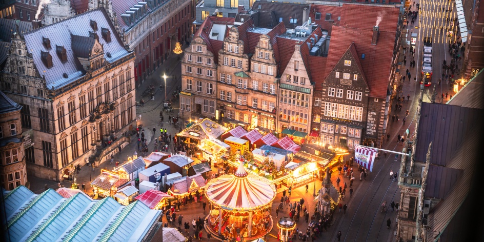 Der Bremer Weihnachtsmarkt aus der Vogelperspektive.