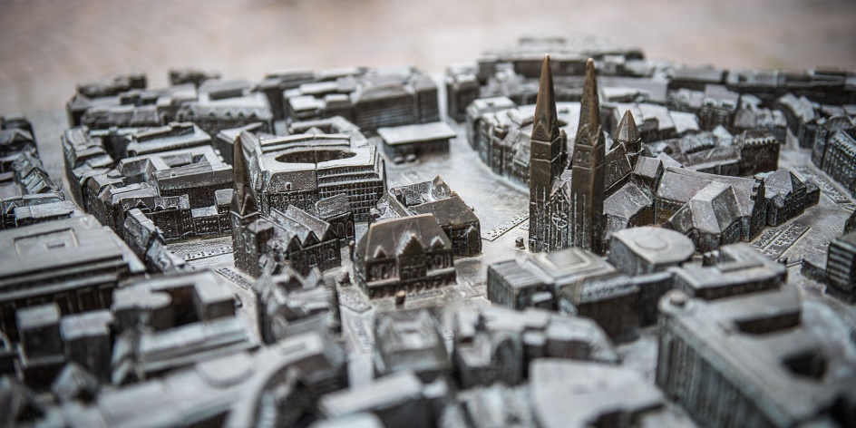 Bronze-Tastmodell der Bremer Altstadt.