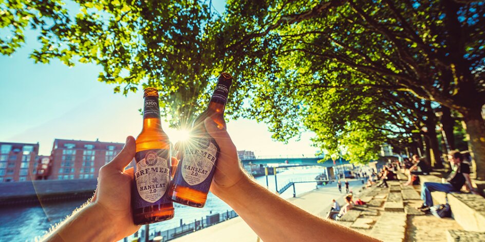 Anstoßen mit Union-Bier an der Slachte