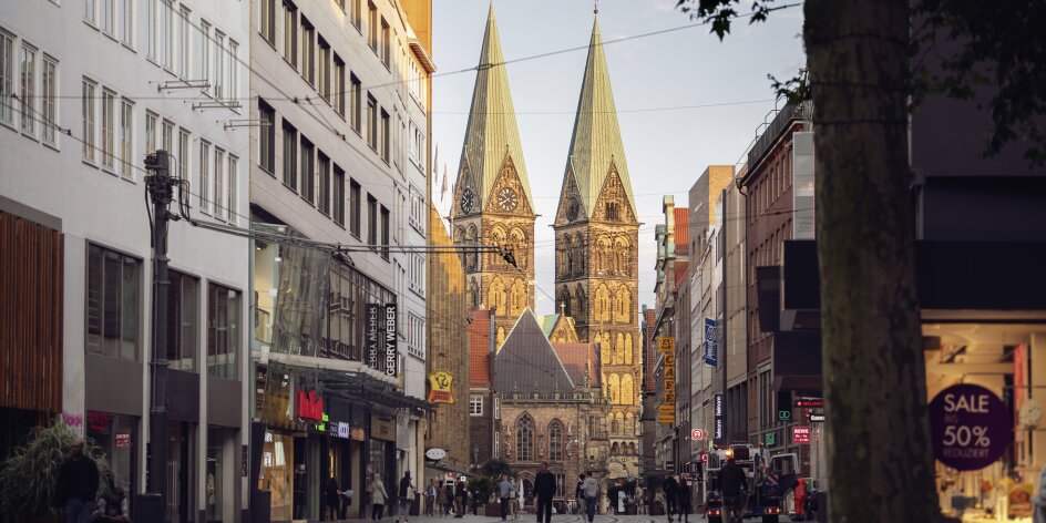 The St. Petri Cathedral and Obernstraße in Bremen's city centre. 