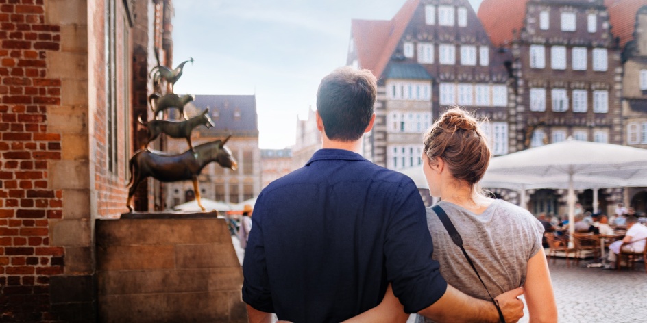 Paar bei den Bremer Stadtmusikanten
