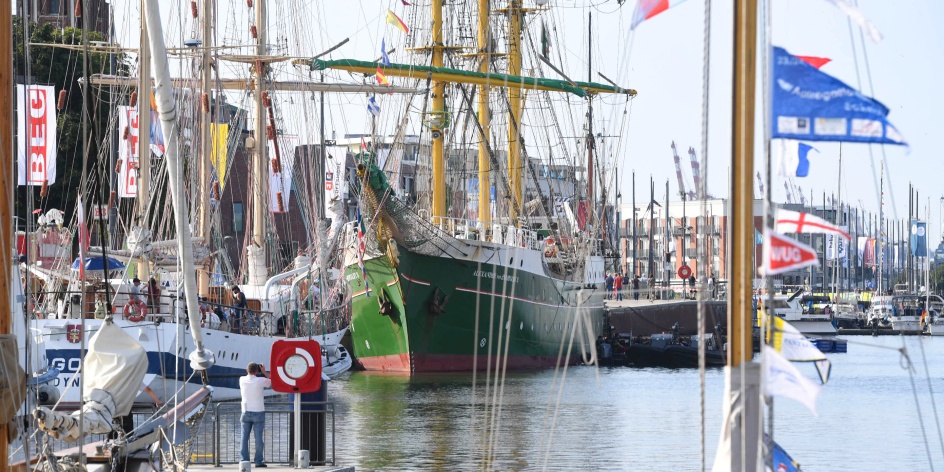 Blick auf die Schiffe im Bremerhavener Hafen.