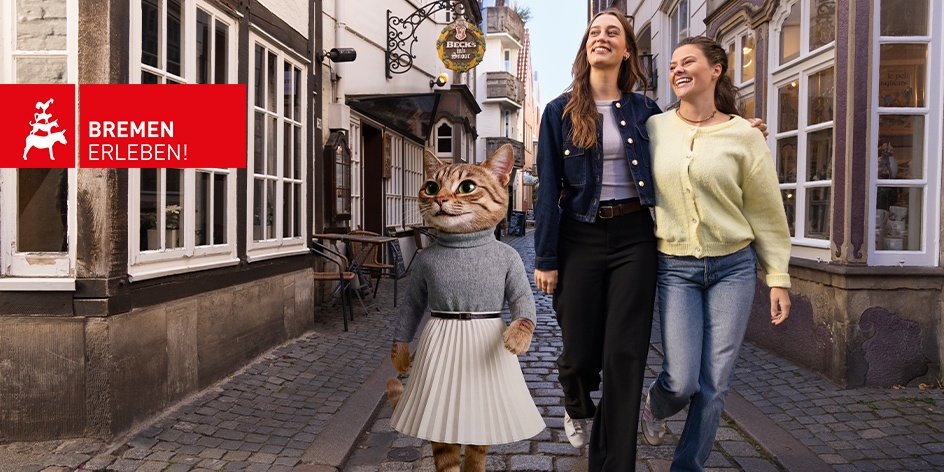 Eine künstlich generierte, vermenschlichte Katzen-Figur schlendert mit zwei jungen Frauen durch das Bremer Schnoor-Viertel
