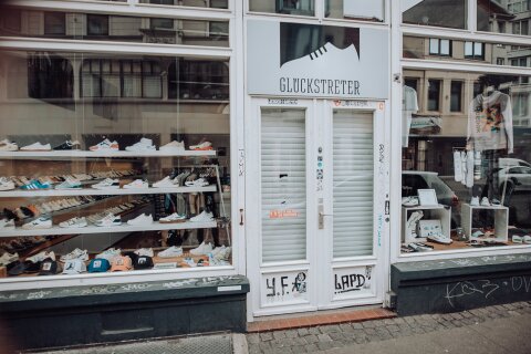 Außenansicht des Sneakerstores "Glückstreter" im Bremer Viertel.