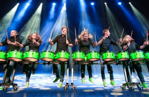 Das Bild zeigt die Drumshow "greenbeats".