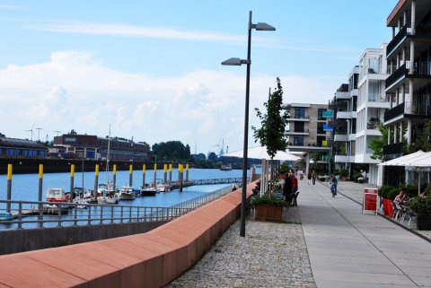 Moderne Architektur am Europahafen