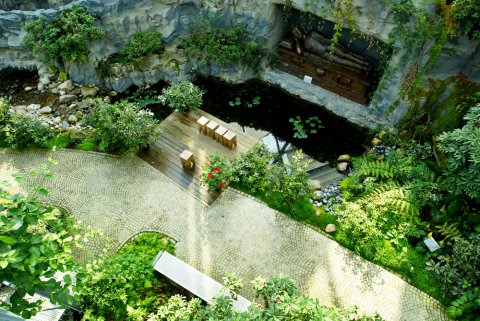Vogelperspektive auf ein Gewächshaus der botanika