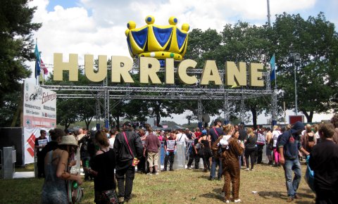 Blick auf einen Zugang zum Festivalgelände beim Hurricane