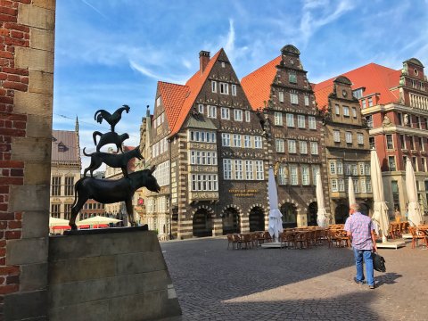 Die Bremer Stadtmusikanten neben dem Rathaus