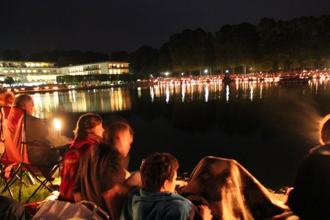 Freilichtkonzert am Hollersee bei Mondschein