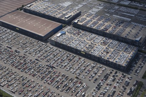 Luftaufnahme vom Autoterminal Bremerhaven (Quelle: WFB/Studio B)