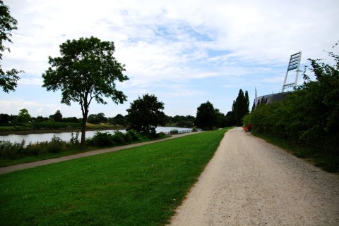 Rad- und Fußweg entlang der Weser