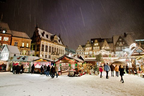Weihnachtsmarkt in Bremen bei Schneefall