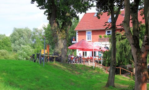 Blick auf Gartelmann's Gasthof im Blockland