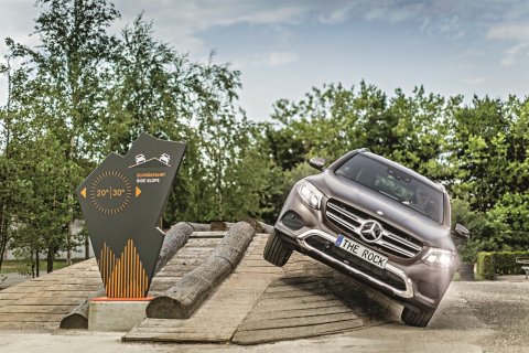 Offroad-Parcours The Rock bei Mercedes-Benz Bremen