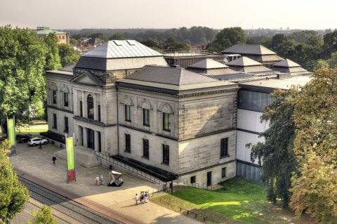 Blick von oben auf die Bremer Kunsthalle in den Wallanlagen