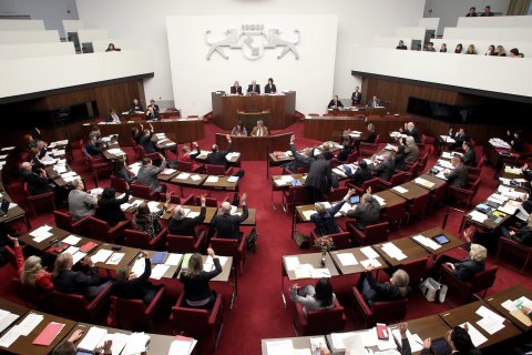Ein Saal voller Politikerinnen und Politiker