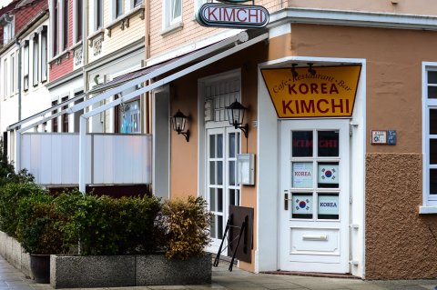 Das koreanische Restaurant "Kimchi" von außen. 
