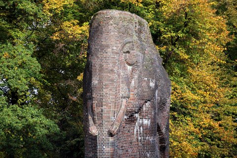 Antikolonialdenkmal in Bremen Schwachhausen, zu sehen ist ein großer Elefant